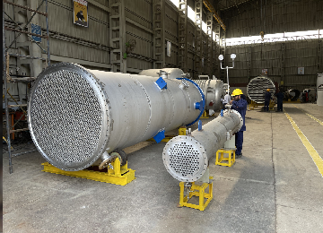 Shell and tube type heat exchangers